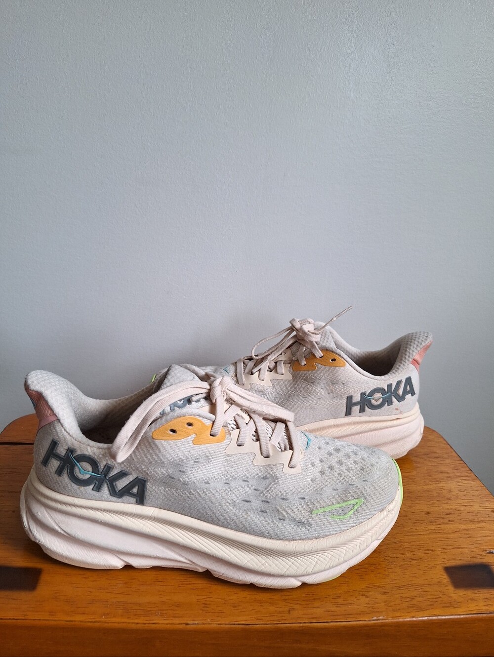 HOKA Clifton 9 Women's Vanilla / Astral Size 7.5B - Picture 2 of 14
